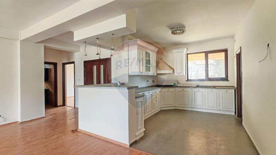 Duplex cu 9 camere cu Teren 1161 Mp în Berceni