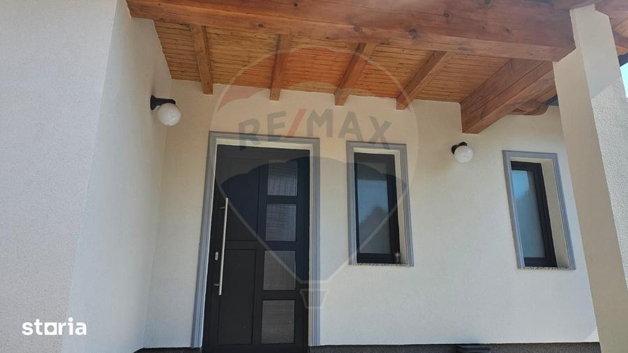 Casă cu 3 camere cu Teren 300 Mp în Central
