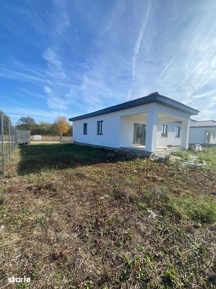 Casă cu 4 camere decomandat cu Teren 410 Mp în Bercu Roșu