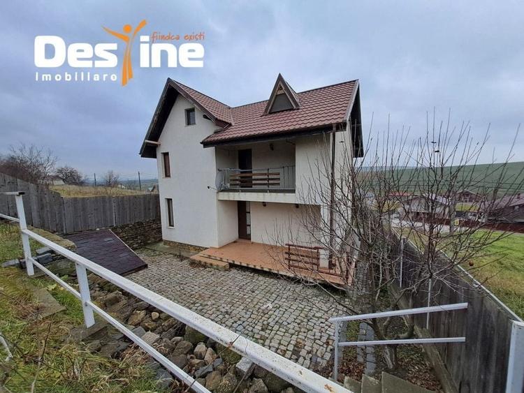 Casă individuală cu 4 camere cu Canalizare în Bogonos