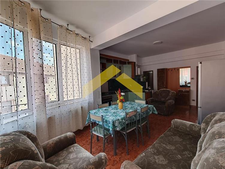 Apartament cu 3 camere semidecomandat în Ultracentral