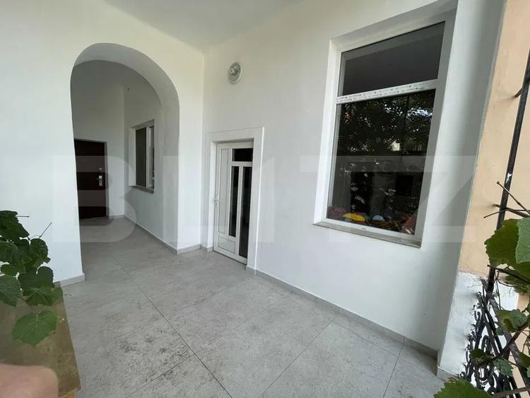 Apartament cu 2 camere decomandat, mobilat în Central