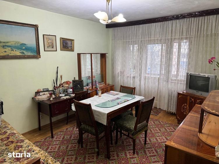 Apartament cu 3 camere decomandat în Canta