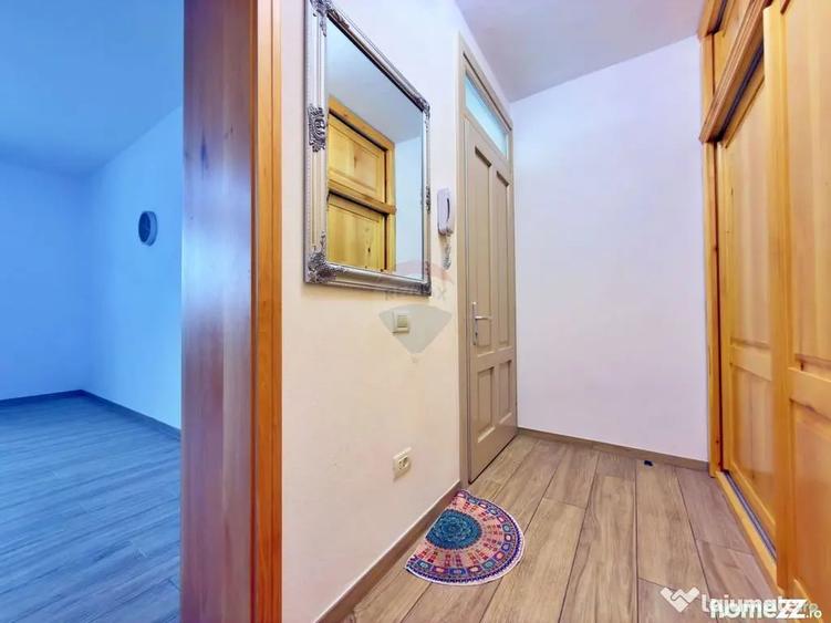 Casă cu 7 camere cu Teren 357 Mp în Romanilor