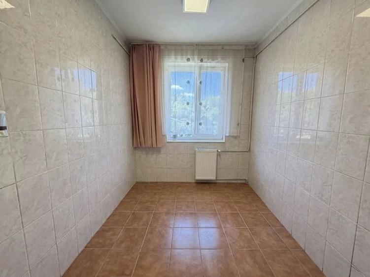 Apartament cu 2 camere semidecomandat în Frații Golești