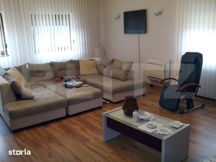 Casă cu 10 camere cu Teren 440 Mp în Central