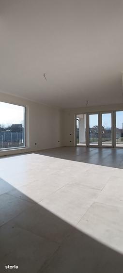 Casă cu 4 camere cu Teren 2122 Mp în Central
