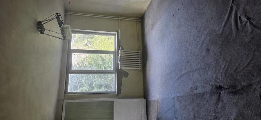 Garsonieră decomandată în Rogerius