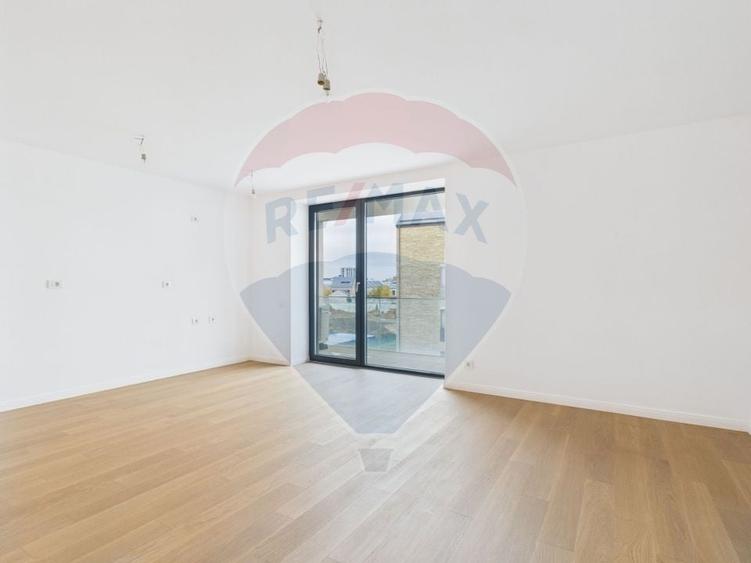 Apartament cu 3 camere semidecomandat în Nord