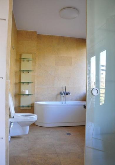 Apartament cu 3 camere semidecomandat, mobilat în Plopilor
