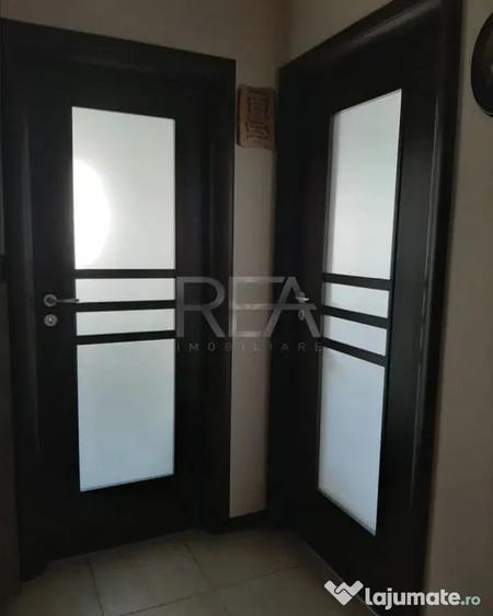 Apartament cu 3 camere decomandat în Păcii
