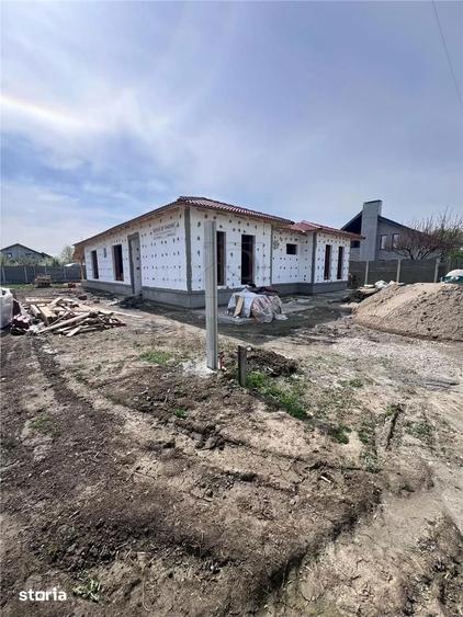 Casă cu 3 camere cu Teren 350 Mp în Ghiroda