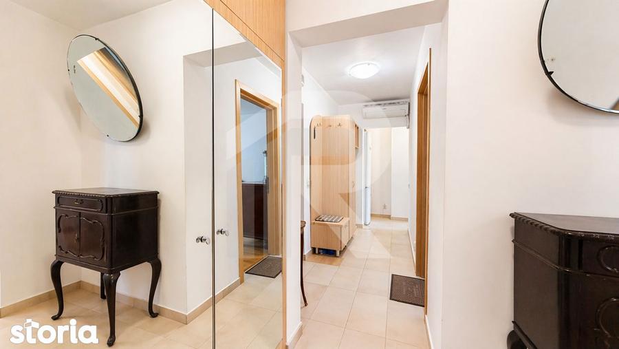 Apartament cu 3 camere, mobilat în Tei