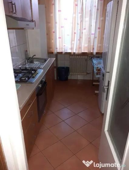 Apartament cu 4 camere decomandat în Central