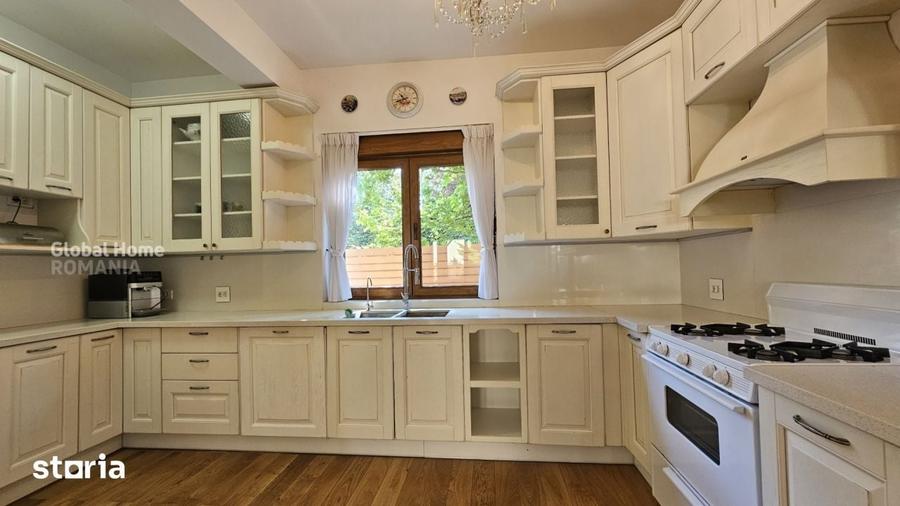 Casă cu 5 camere cu Teren 710 Mp în Central