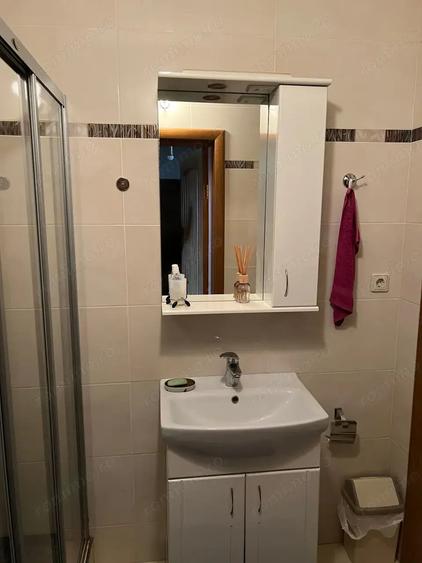 Apartament cu 3 camere decomandat în Tei