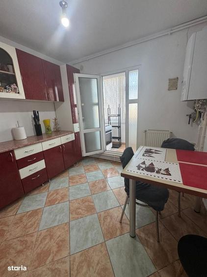 Apartament cu 3 camere în Uiești