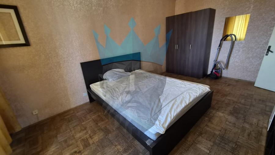 Apartament cu 3 camere decomandat, mobilat în Tei