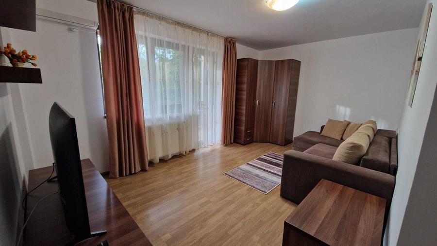 Garsonieră decomandată în Central