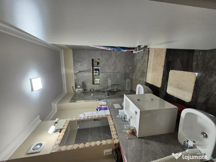 Apartament cu 3 camere decomandat în Chinteni