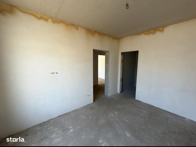 Casă cu 4 camere cu Teren 420 Mp în Central