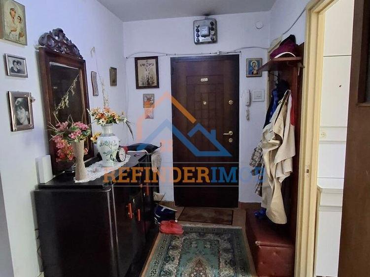 Apartament cu 4 camere decomandat în Berceni