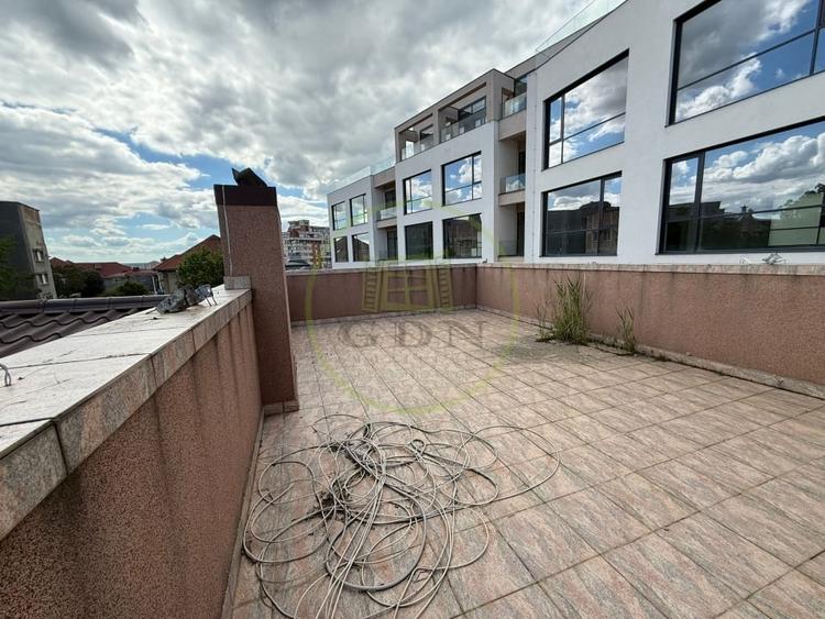 Spațiu comercial, de 435.16000366211 mp, în Central