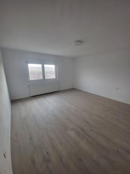 Casă individuală cu 5 camere cu Canalizare în Sântimbru