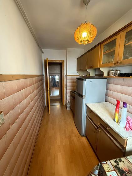 Apartament cu 3 camere semidecomandat în Narcisa