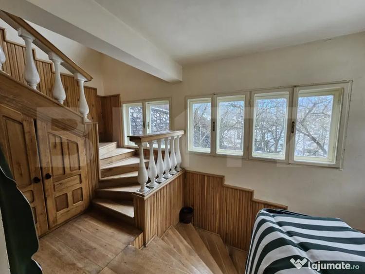 Casă cu 5 camere cu Teren 2669 Mp în Scărișoara