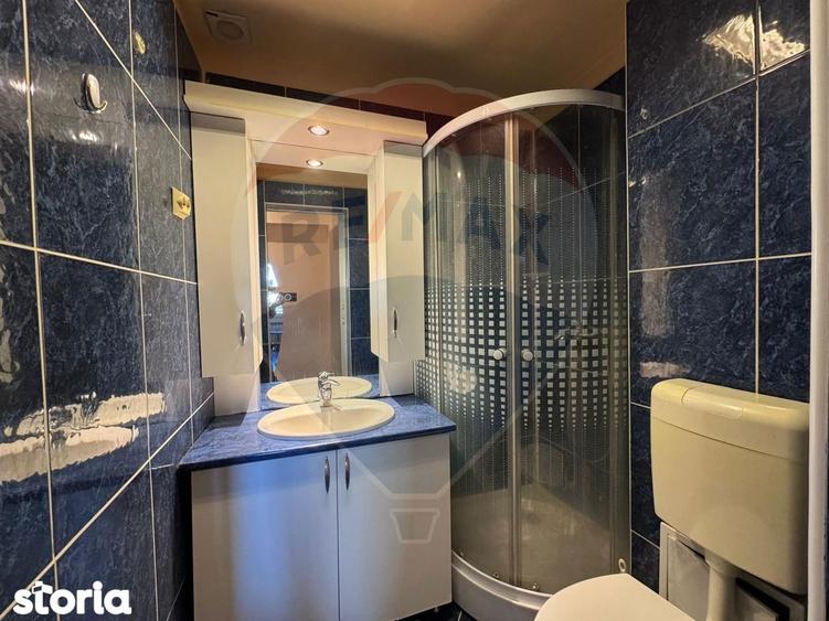 Apartament cu 3 camere, mobilat în Polivalentă