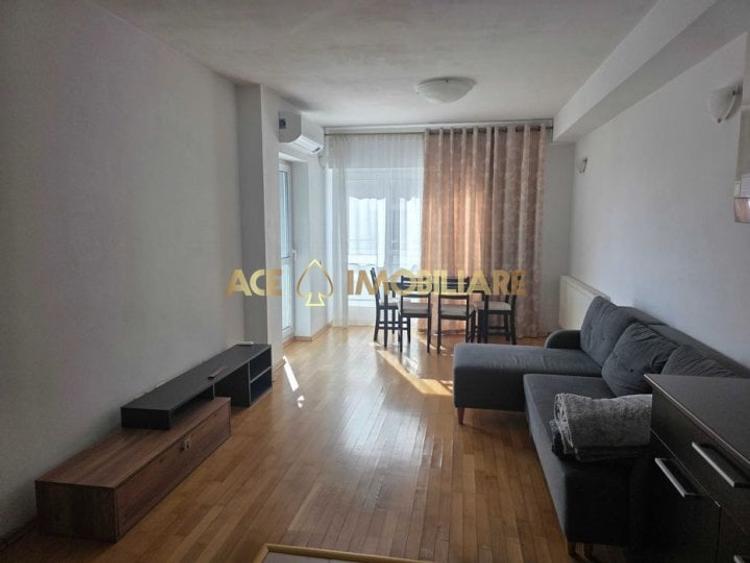Apartament cu 2 camere semidecomandat, mobilat în Titan