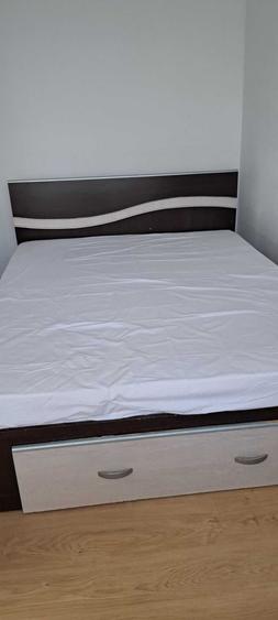 Apartament cu 3 camere semidecomandat în Berceni