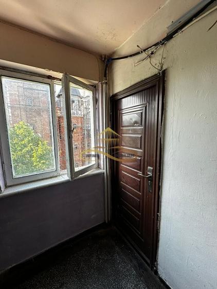 Garsonieră decomandată în Cornișa