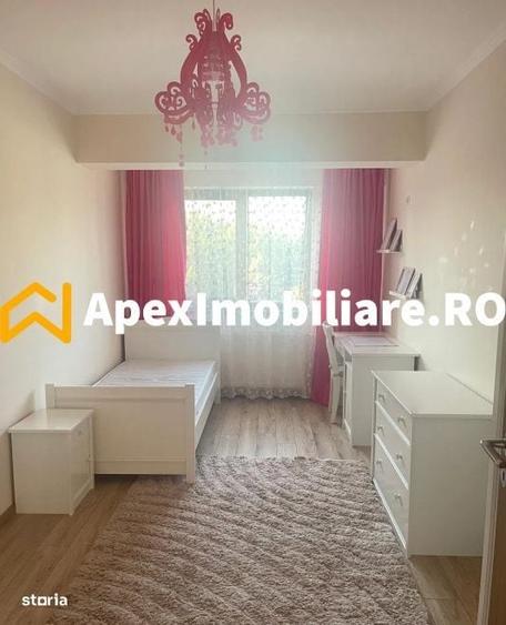 Apartament cu 3 camere decomandat în Tei