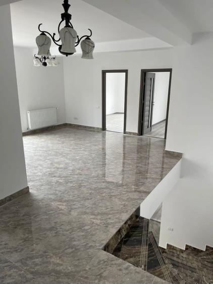 Casă cu 5 camere cu Teren 300 Mp în Mihai Bravu