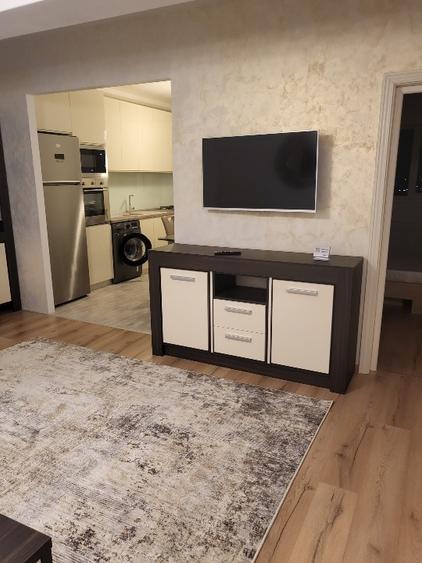 Apartament cu 3 camere semidecomandat, mobilat în 9 Mai