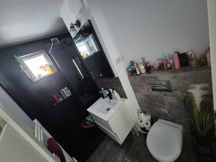Apartament cu 3 camere semidecomandat, mobilat în Hipodrom