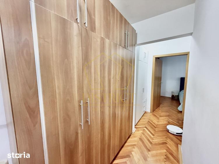 Apartament cu 3 camere semidecomandat în Girocului