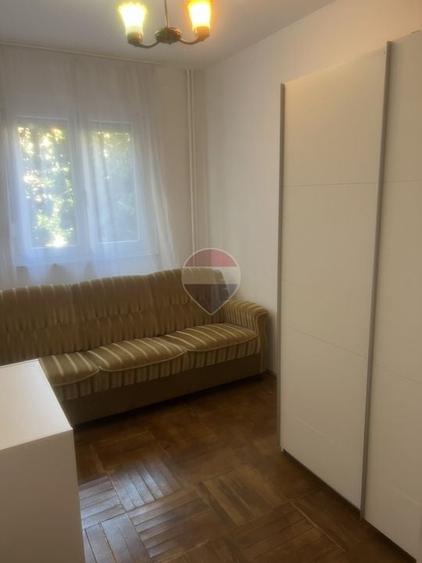 Apartament cu 3 camere decomandat, mobilat în Aurel Vlaicu