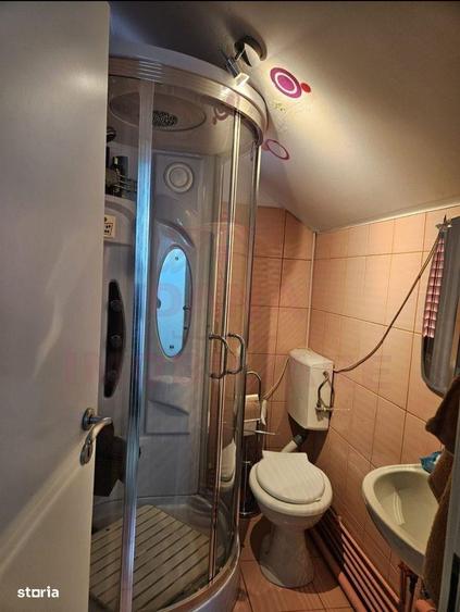 Casă cu 6 camere cu Teren 440 Mp în Zăvoi