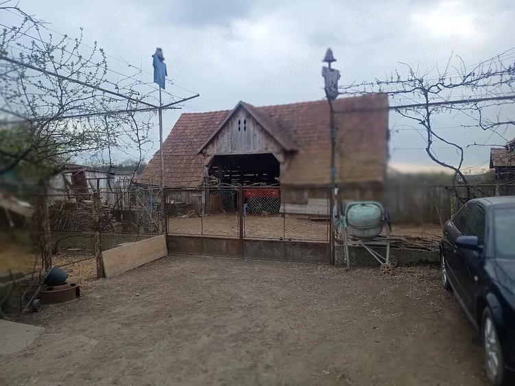 Casă cu Teren 2900 Mp în Sâncel