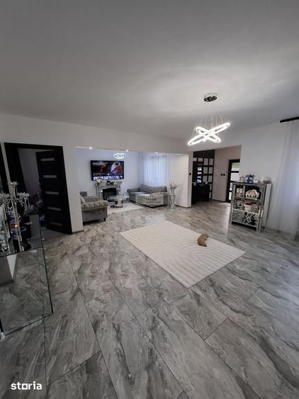 Casă cu 6 camere cu Teren 500 Mp în Milcovul