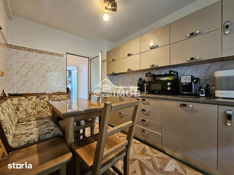 Apartament cu 3 camere decomandat în Micro 11