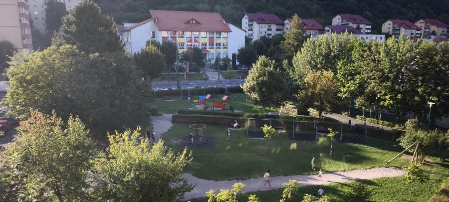 Apartament cu 2 camere decomandat, mobilat în Răcădău