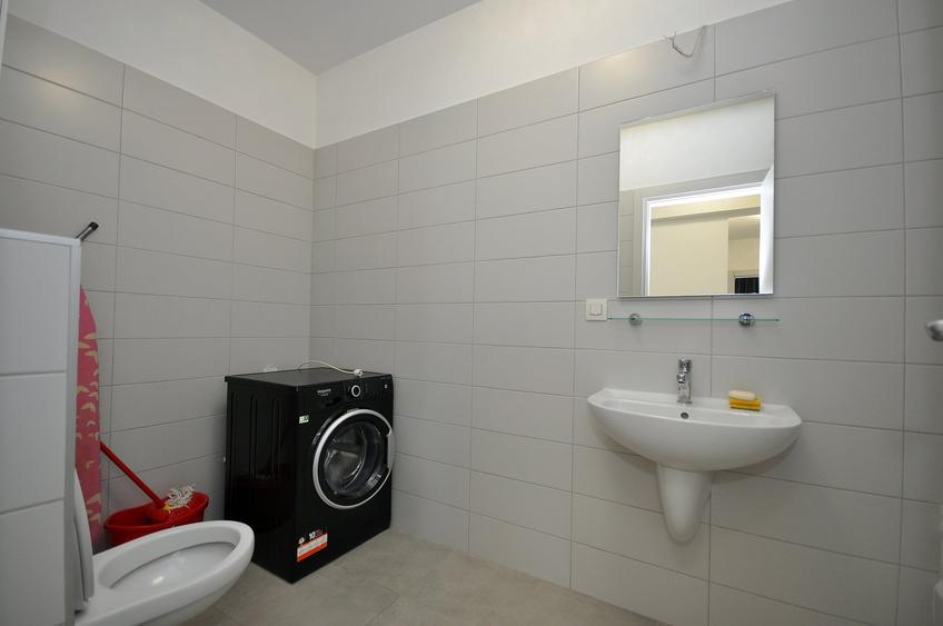 Apartament cu 3 camere decomandat în Prelungirea Ghencea