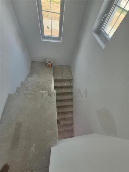 Duplex cu 4 camere cu Canalizare în Moșnița Nouă