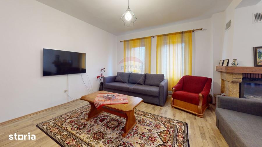 Casă cu 7 camere cu Teren 986 Mp în Plaiul Foii