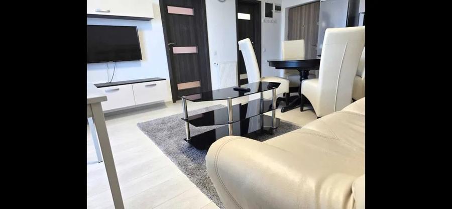 Apartament cu 2 camere decomandat, mobilat în Europa