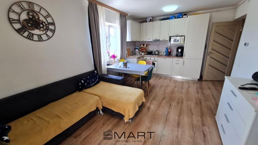 Apartament cu 3 camere decomandat, mobilat în Sud